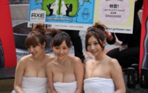公交车揉捏大乳呻吟娇喘在线观看